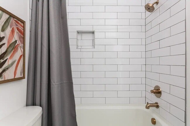 Building Photo - 738 Douglas Ave