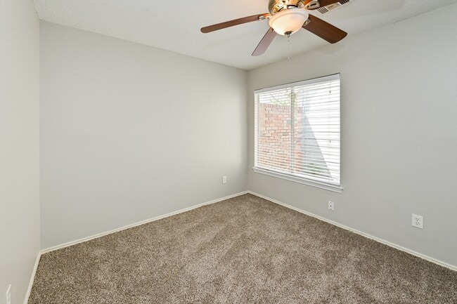 Building Photo - 11811 Meadowchase Dr