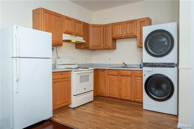 Building Photo - 33 Holmes Rd