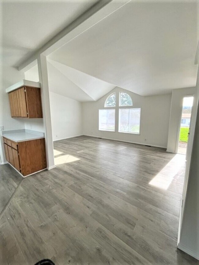 Building Photo - 3 Bedroom 2 Bath MF Home Carlton OR