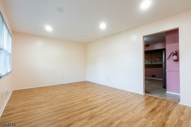 Building Photo - 640 Warfield Rd