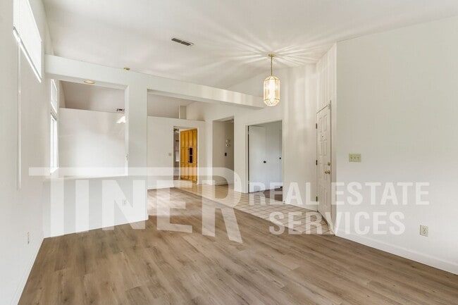 Building Photo - 8948 Warmsprings St
