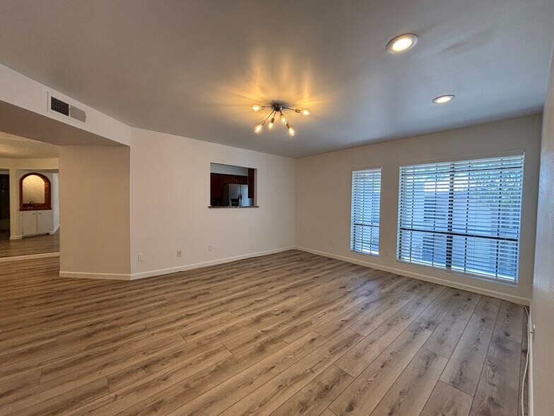 Living Room - 5221 N 24th St