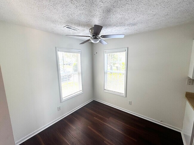 Building Photo - 2711 Ashby Dr