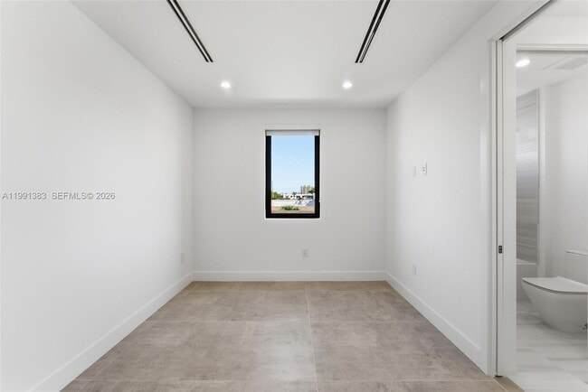 Building Photo - 2840 SW 32nd Ct