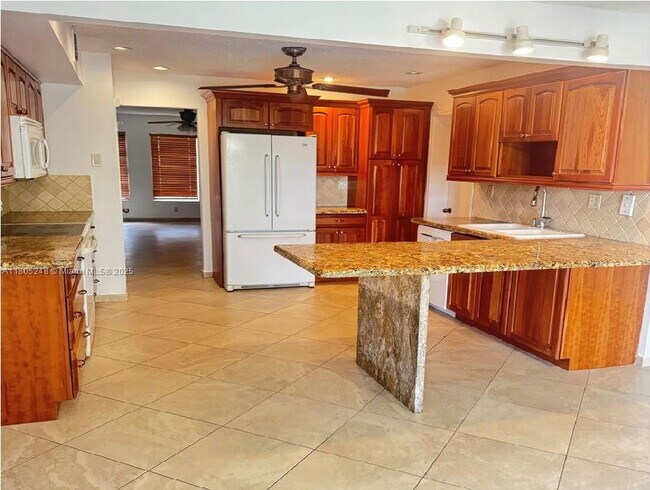 Primary Photo - 3111 Coral Springs Dr