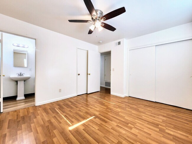 Building Photo - 3 Bedroom Rincon Valley Duplex