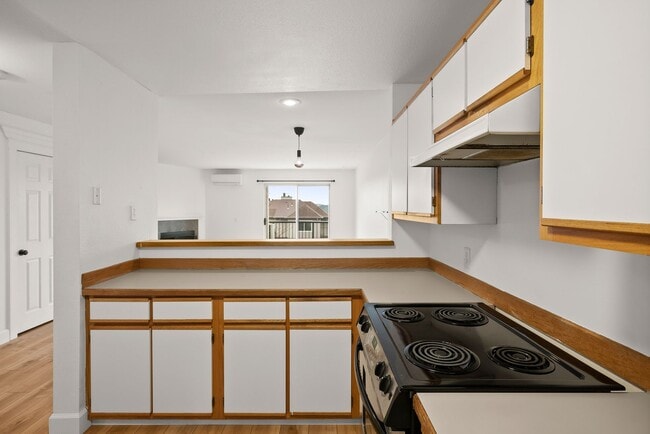 Building Photo - 6301 White Tail Dr