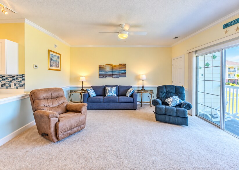 Building Photo - 4879 Dahlia Ct