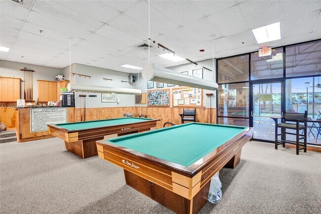 Building Photo - 3001 Portofino Isle