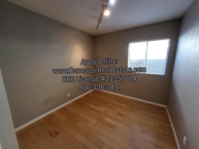 Building Photo - 9197 Irish Gold Way