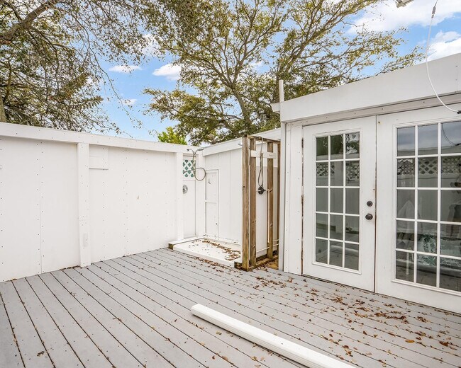 Building Photo - 1680 SW 84th Ave