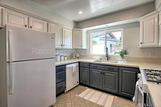 Building Photo - 2585 Warbler Ave