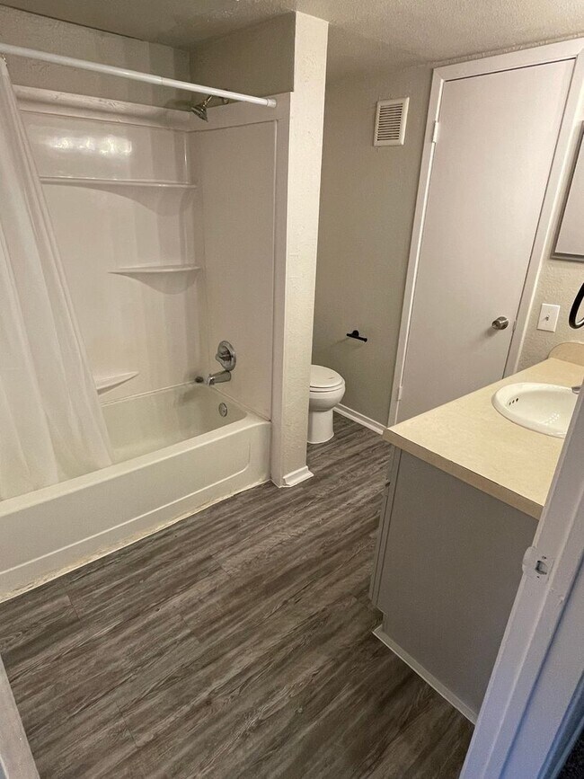 Building Photo - 2 BEDROOM CONDO BY UNT