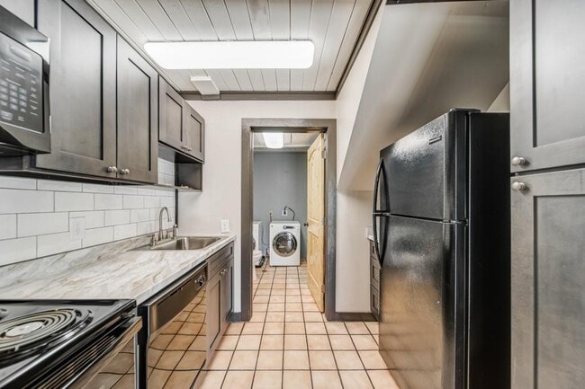 Building Photo - 42 Arminda St