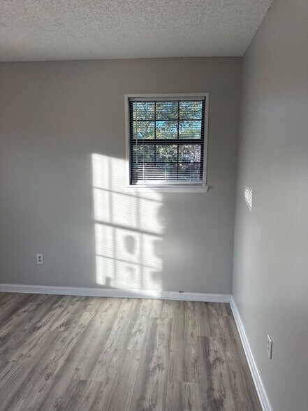 Building Photo - 114 Johnny Reb Dr