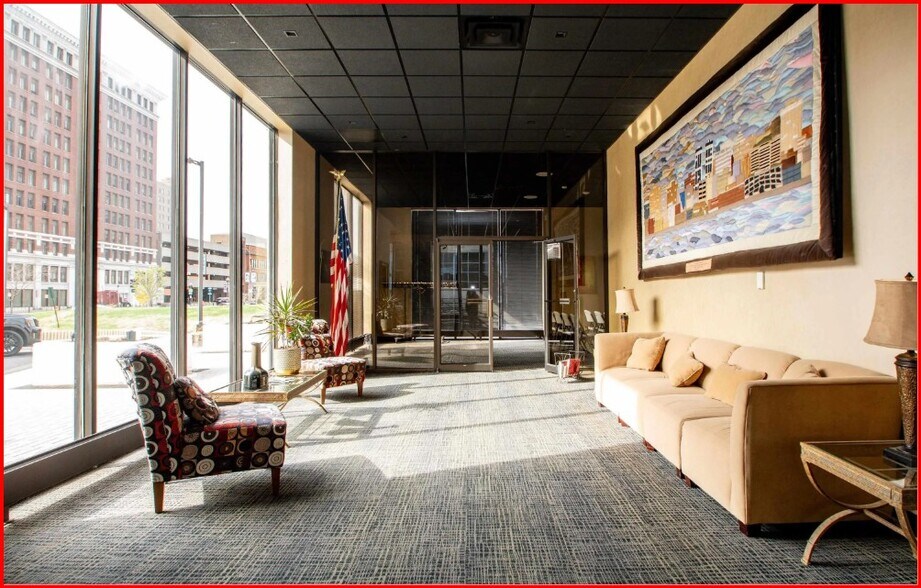 Building Photo - 125 SW Jefferson Ave