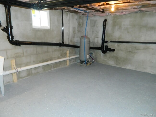 Building Photo - 714 NY-52