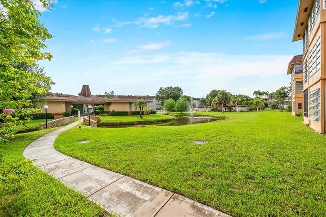 Building Photo - 5031 W Oakland Park Blvd