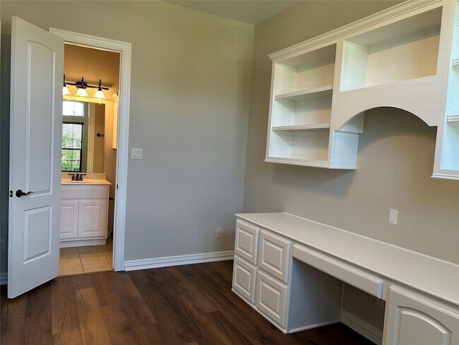 Building Photo - 101 Silverwood Ranch Estates