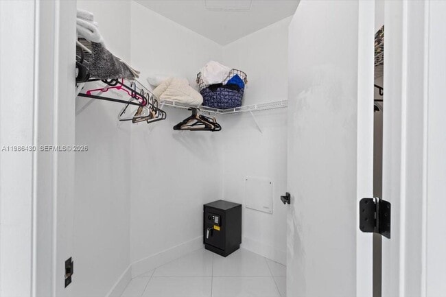 Building Photo - 1900 N Bayshore Dr