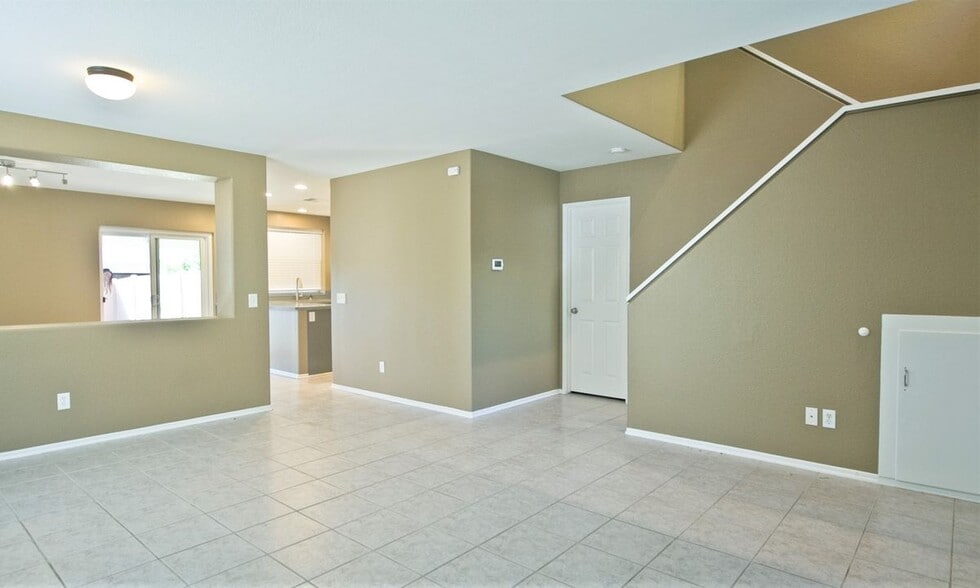 Building Photo - 265 S Olive St