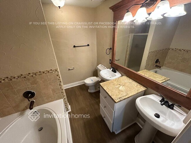 Building Photo - 250 Hilltop Dr