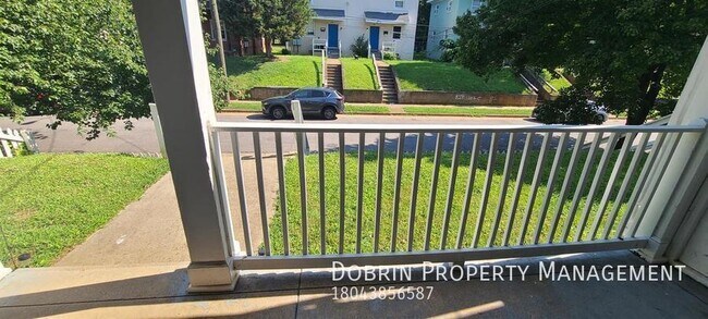 Building Photo - 1923 Lakeview Ave