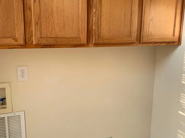 Building Photo - Spacious 3-Bedroom Home with Detached Garage – Available Now!