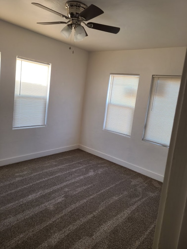 Building Photo - Darling Unit For Rent in Bakersfield