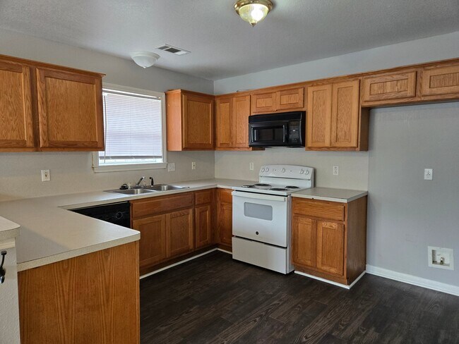 Building Photo - 1742 Rock Hollow Loop
