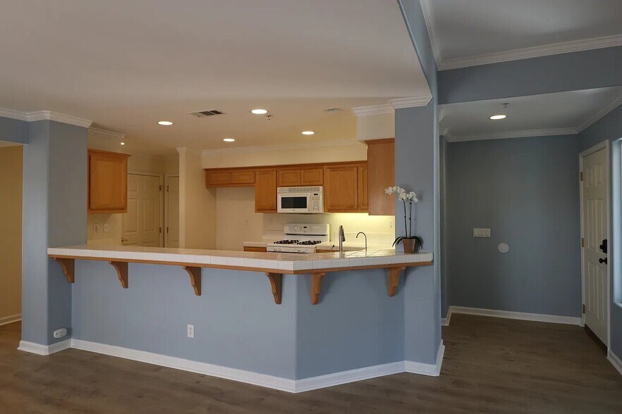 Building Photo - 1350 Laura Ct