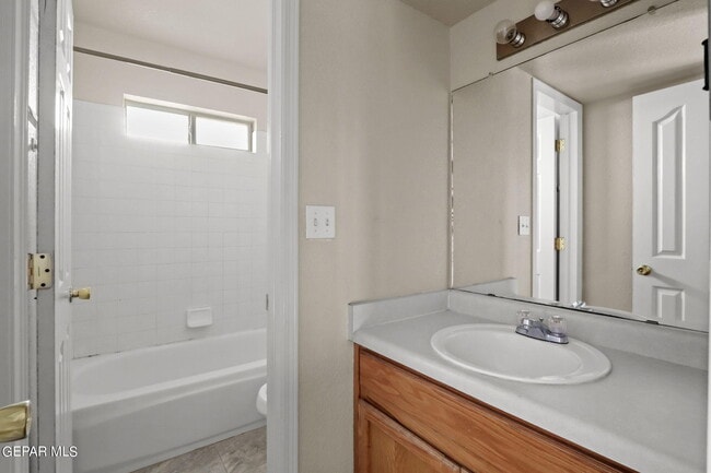 Building Photo - 11815 Stone Castle Dr