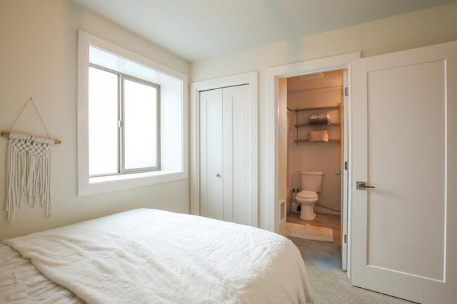 Building Photo - 2618 SE 51st Ave