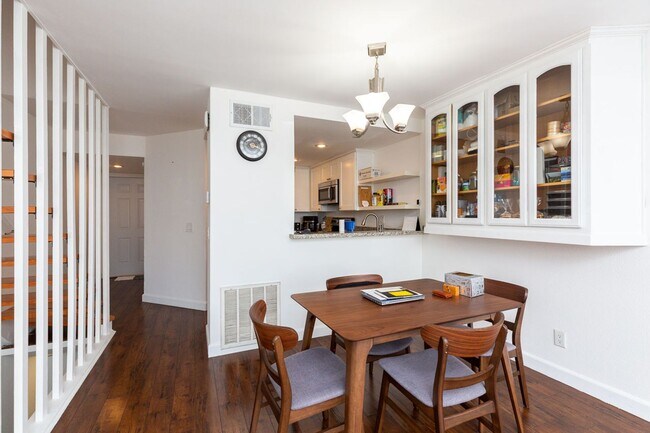 Building Photo - 3 Bedroom Townhome in the Gated College Park Community of San Diego