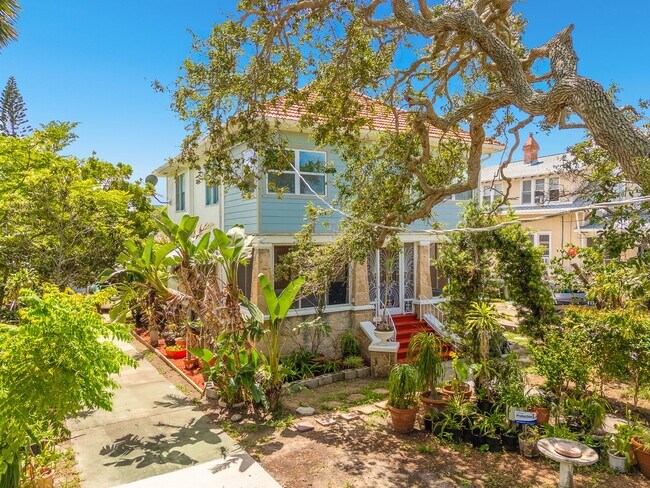 Building Photo - Charming 3 Bedroom, 2 Bathroom Two-Story H...