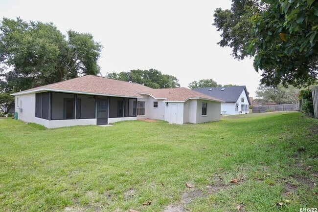 Building Photo - Cozy 3/2 Split Floorplan Home with a Spaci...