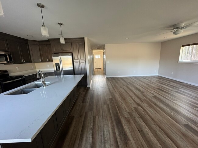 Building Photo - 764 Evergreen Way