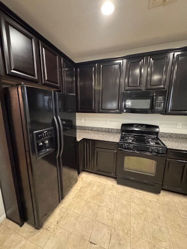 Building Photo - 3 Bedroom Home in a Gated Community! North...