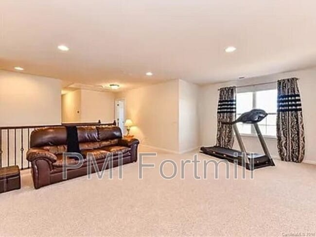 Building Photo - 3901 Kestrel Ln