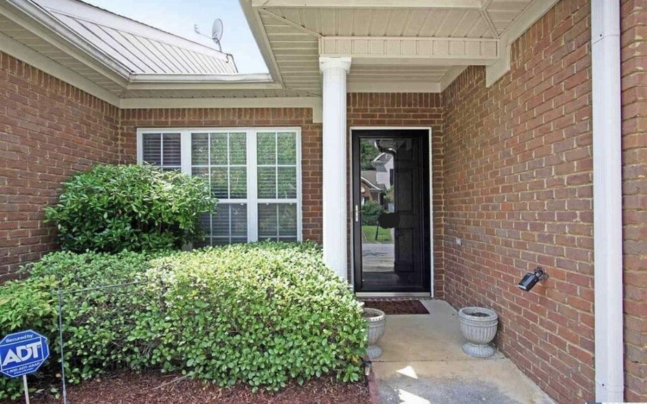 Building Photo - 121 Hayesbury Ct