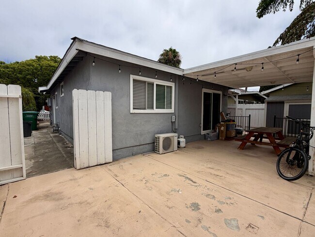 Building Photo - Classic Carlsbad Beach Bungalow