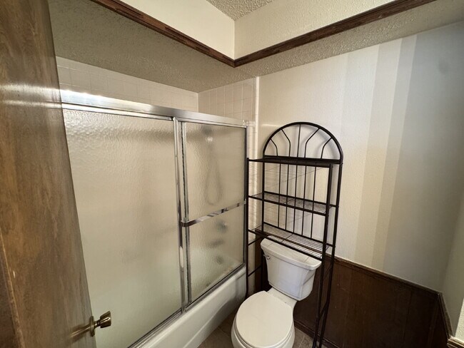 Building Photo - Beautiful Duplex Located Conveniently on Memphis Ave