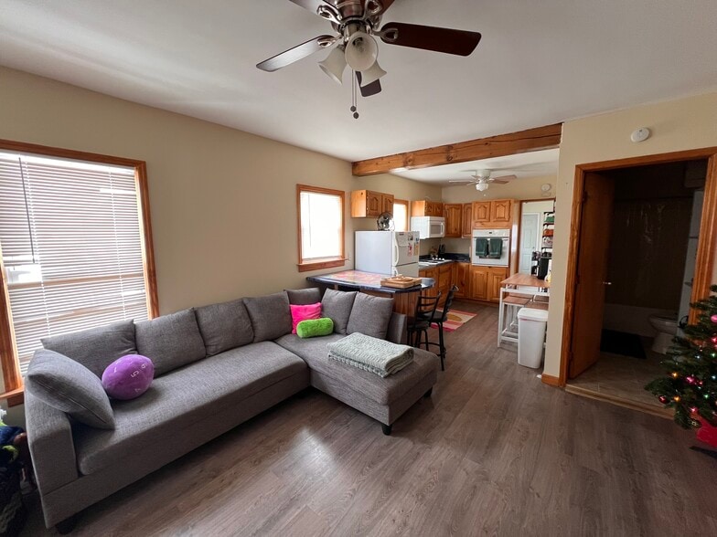 Building Photo - 151 Division St