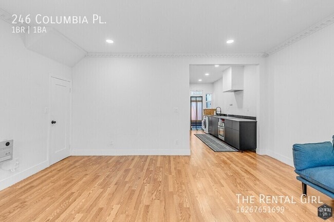 Building Photo - 246 Columbia Pl