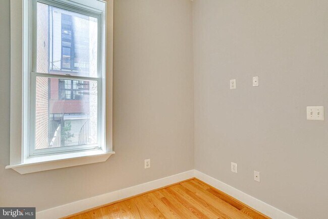 Building Photo - 1320 W St