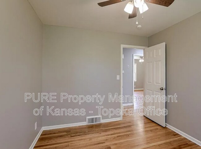 Building Photo - 9917 Flora Ave