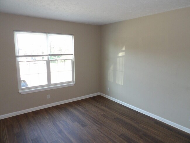 Building Photo - 35 Ashwood Ct