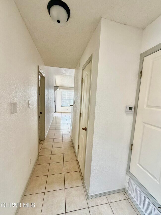 Building Photo - 1468 Plaza Verde Dr