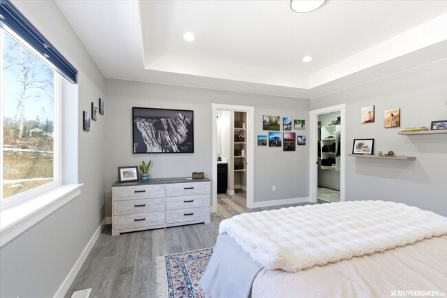 Building Photo - Aurora Heights Ranch
